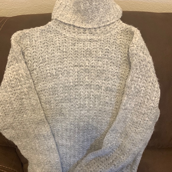 Calvin Klein so soft sweater - Picture 1 of 5